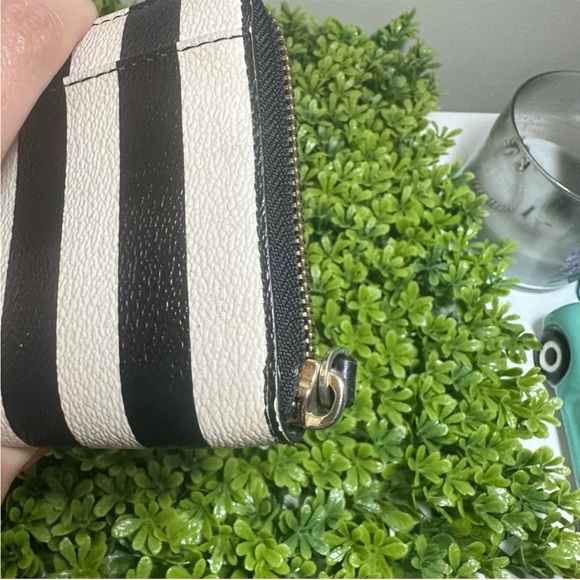 Kate Spade Black & White Striped Leather Wallet - Picture 11 of 12